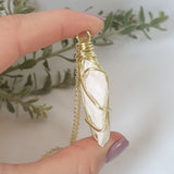 Mangano Calcite Necklace - Gold